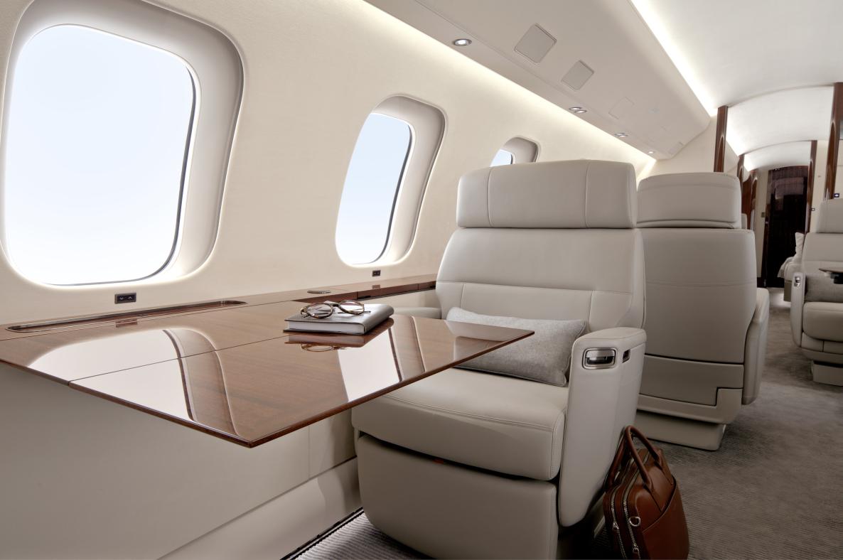 Global 7500 and Global 8000 Club Suite Nuage Seat
