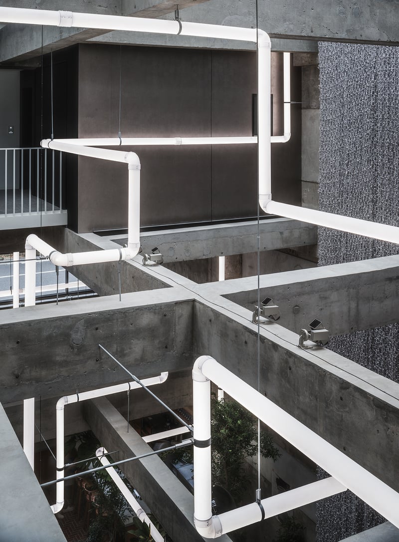 Shiroiya Hotel the LOUNGE  Lighting Pipes by Leandro Erlich ©Katsumasa Tanaka
