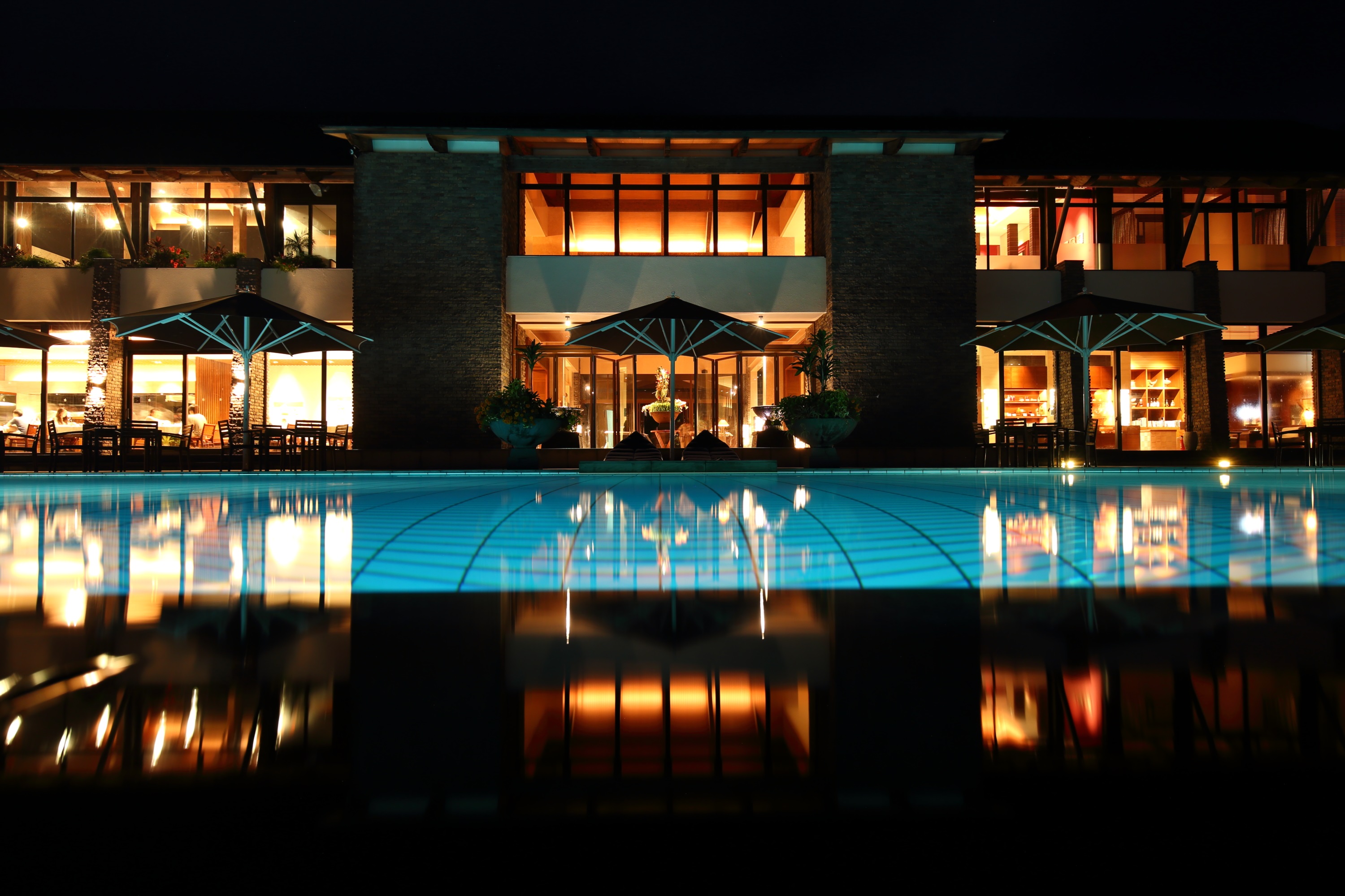 トップ4poolside - night view1_small トップ4poolside - night view1_small