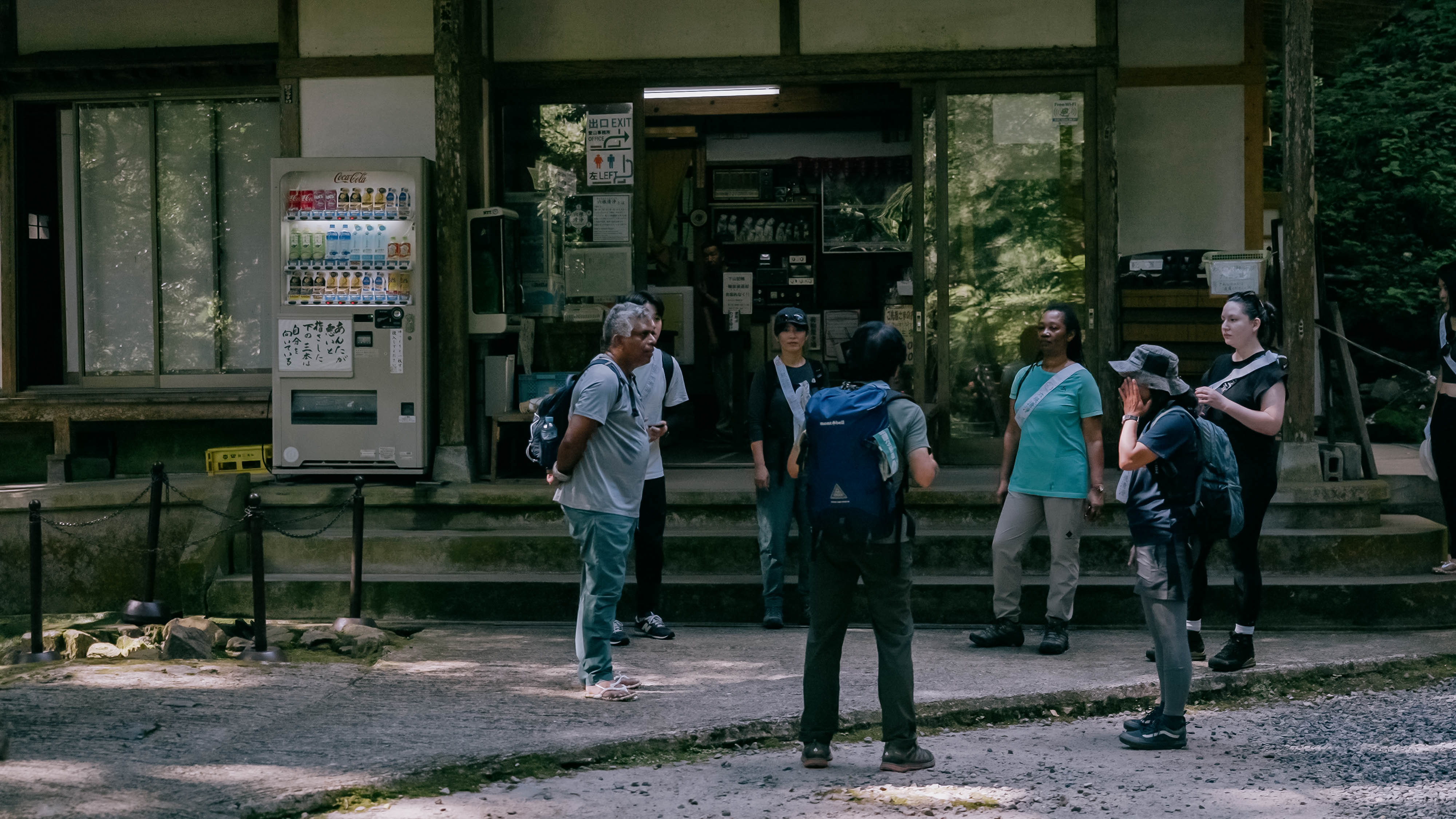 三徳山 登山口