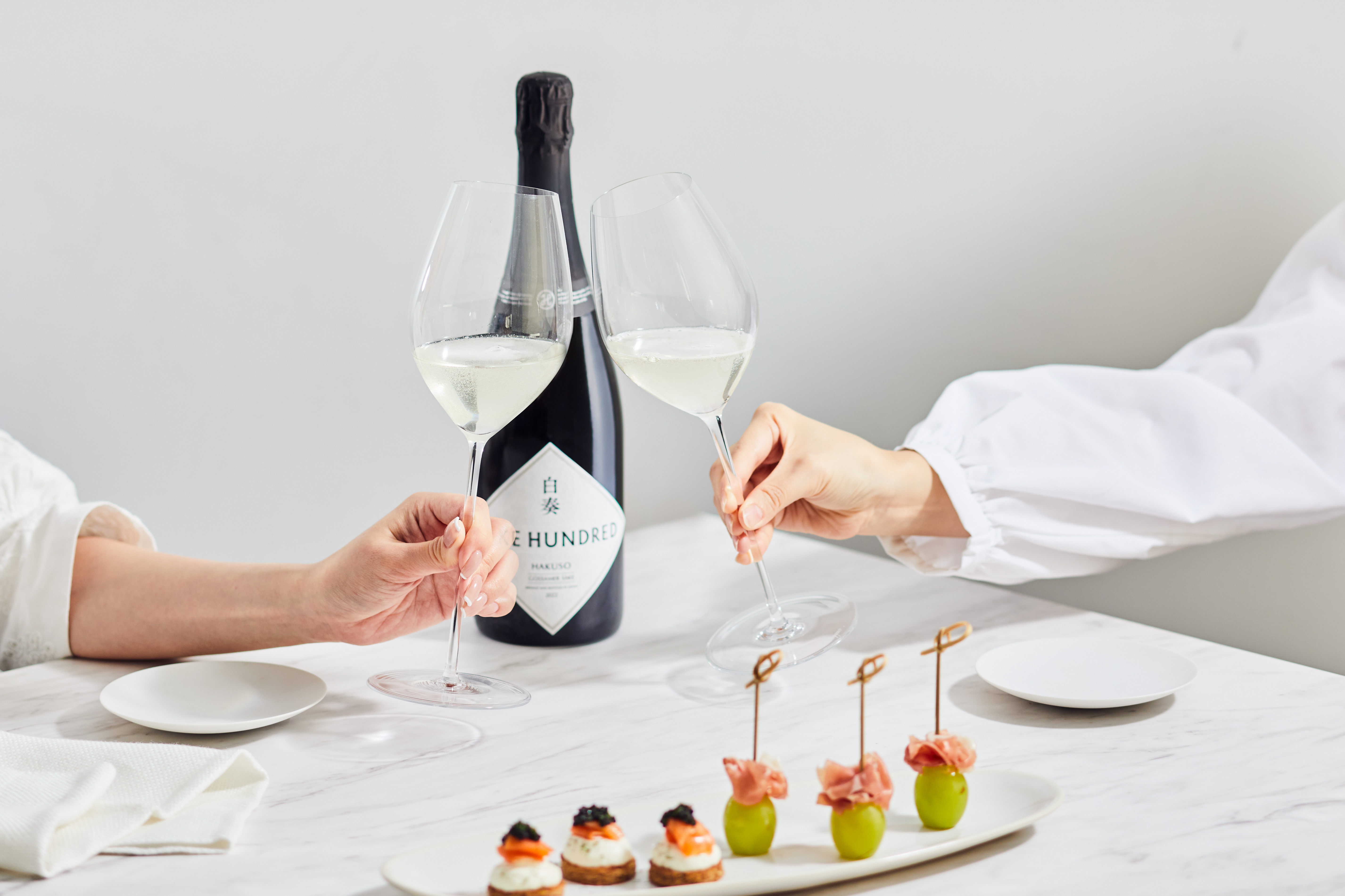 Hakuso_Promotion_LifeStyle_Bottle+Glass02_2310