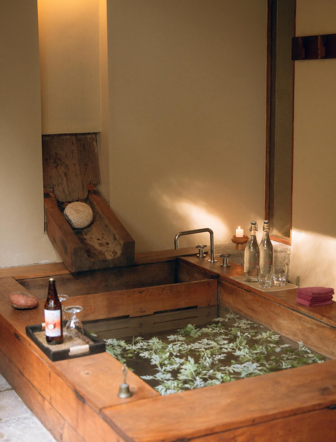 Dotsho Hot Stone Bath